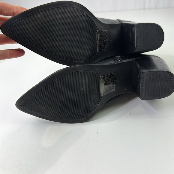 Aldo Black Ankle Boots with Sleek Design and Side Zippers - Picture 8 of 10